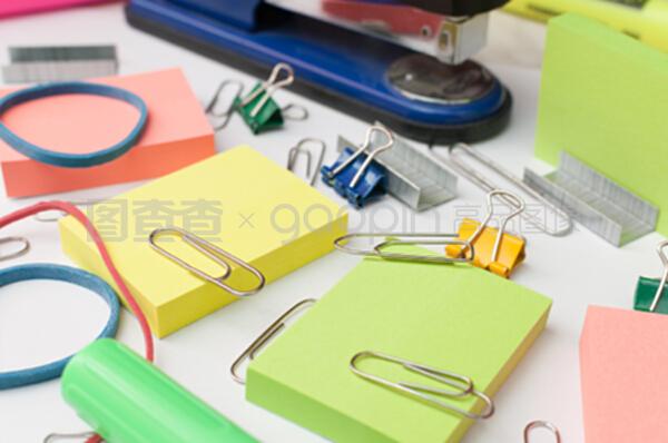 日常辦公用品與化妝品 職場女性的雙生伙伴